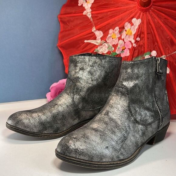 Route 66 Women's 9 M Reagan Booties Ankle Boots Distressed Silver Cowboy Boots - Picture 8 of 8